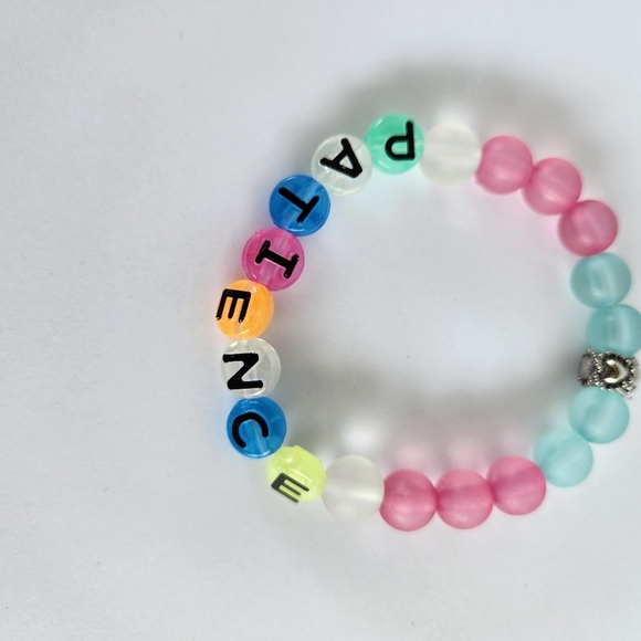 Hand Crafted Stretch Bracelet Beaded Glow in the Dark Med. Green Blue Yellow - Picture 5 of 9